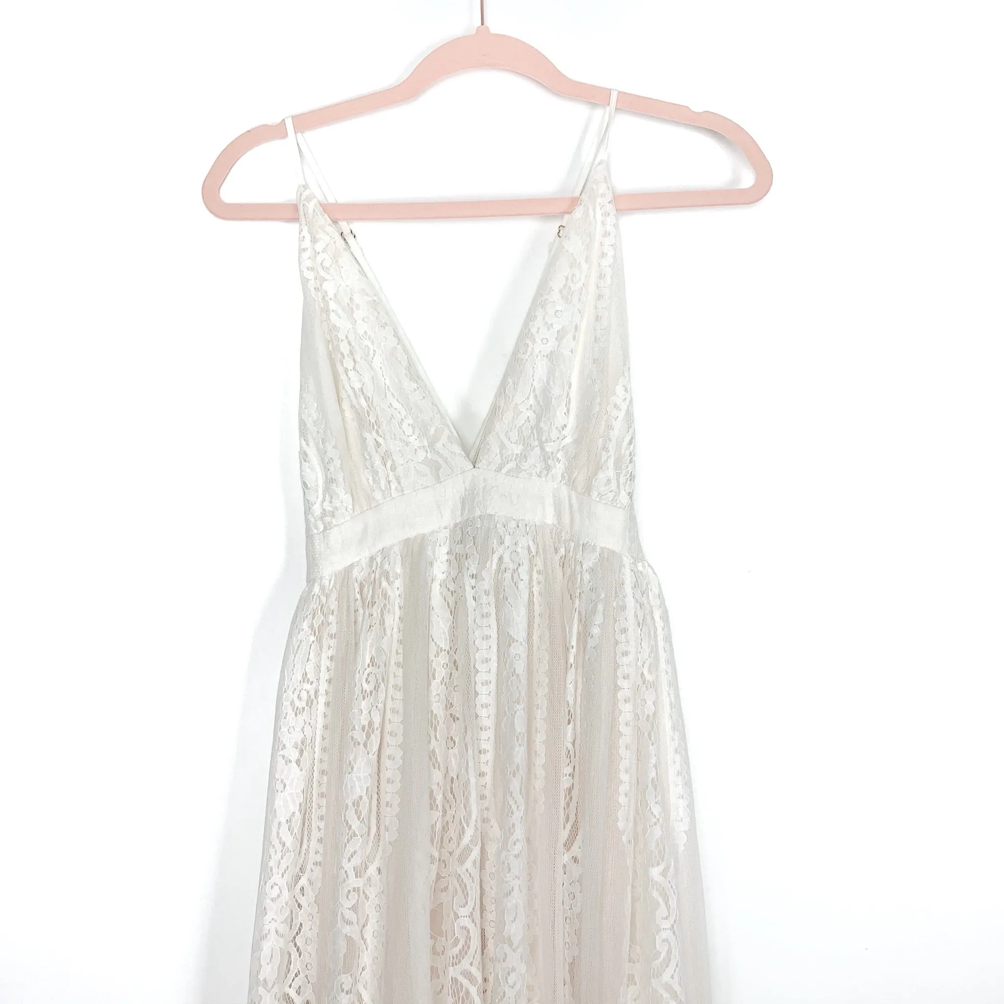 Aakaa Off White Lace Plunging V-Neckline Low Back Criss Cross Straps Maxi Dress- Size M