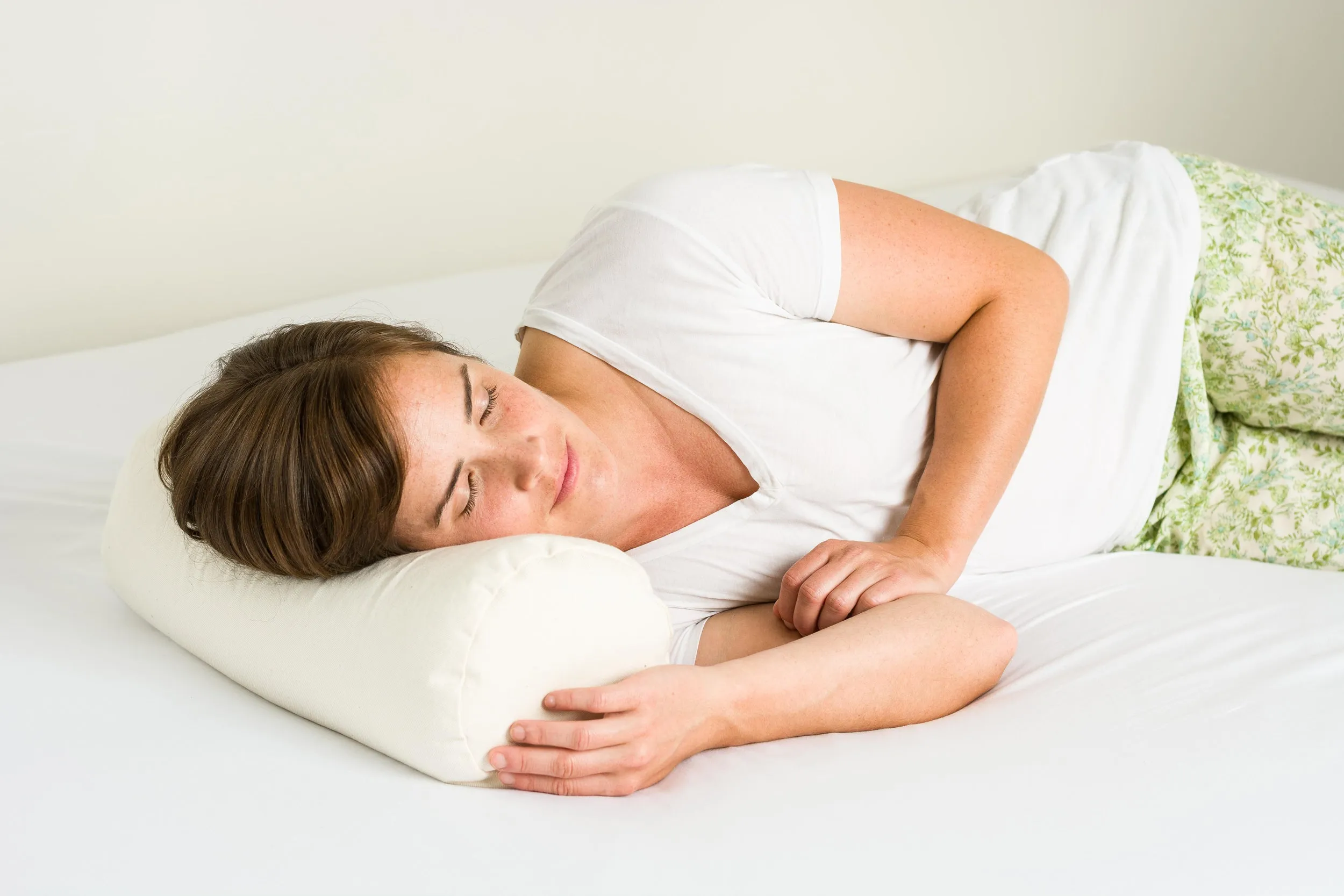 Ergonomic ComfyNeck Plus Side Sleeper Pillow with Organic Buckwheat Hulls and Pillowcase