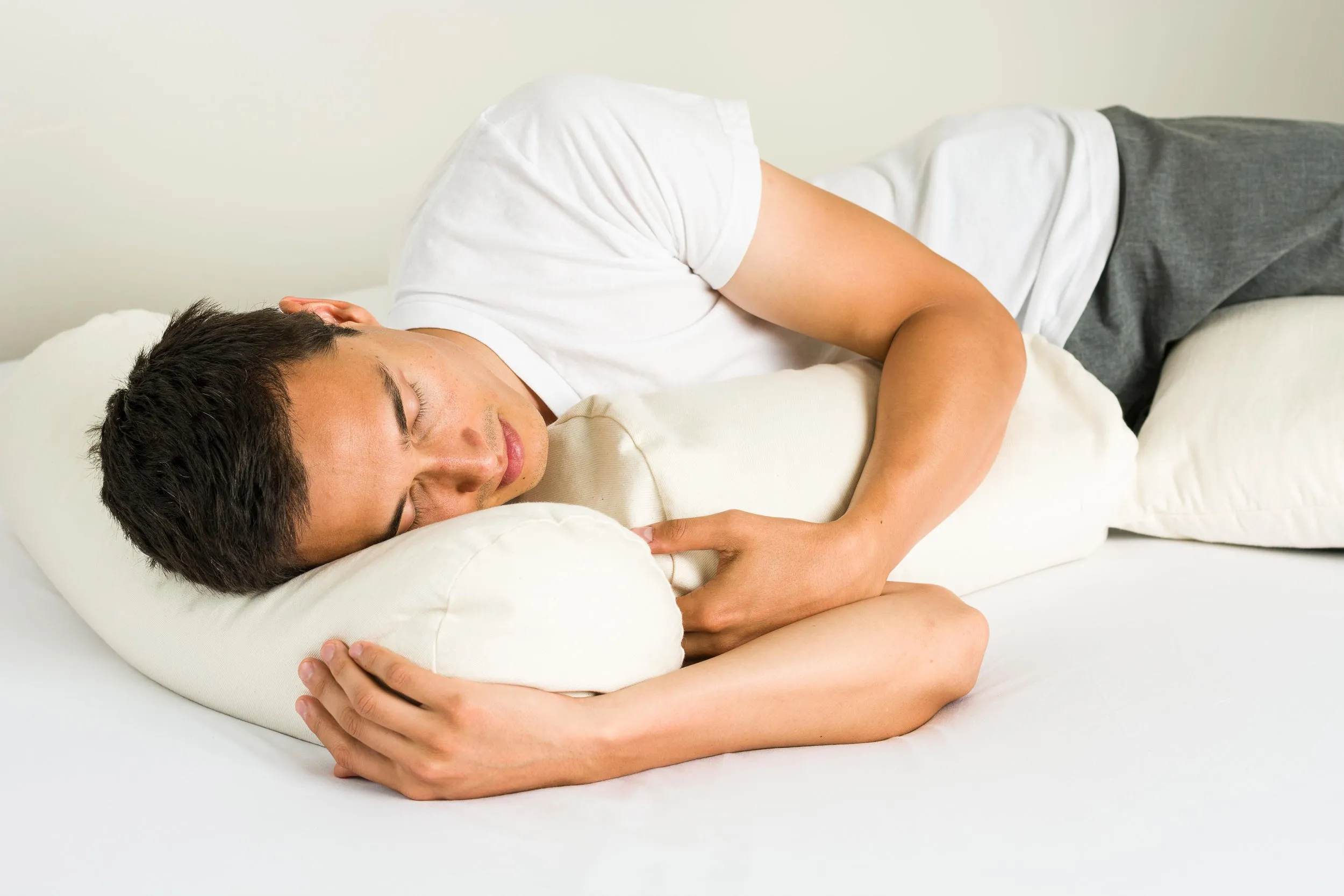 Ergonomic ComfyNeck Plus Side Sleeper Pillow with Organic Buckwheat Hulls and Pillowcase