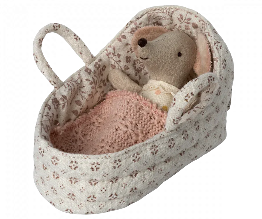 Maileg | Baby Mouse Carry Cot