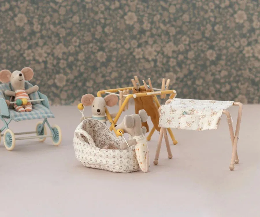 Maileg | Baby Mouse Carry Cot